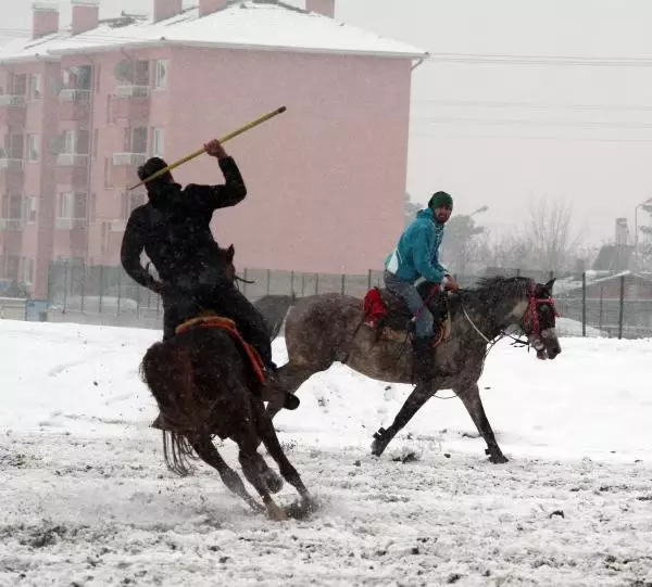 Kar Üstünde Cirit Antrenmanı Kar Üstünde Cirit Antrenmanı