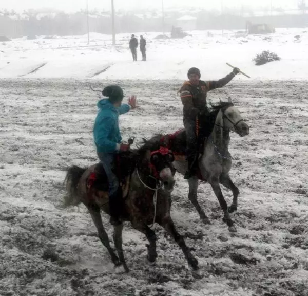 Kar Üstünde Cirit Antrenmanı Kar Üstünde Cirit Antrenmanı