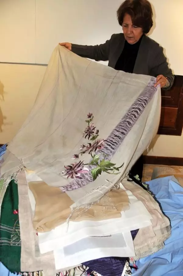 Çocuğunu ve Eşini Kaybettikten Sonra Acısını İlmik İlmik İşledi