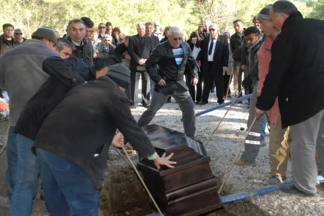Jak Baba Vasiyeti Üzerine Ölüdeniz'de Toprağa Verildi Jak Baba Vasiyeti Üzerine Ölüdeniz'de Toprağa Verildi
