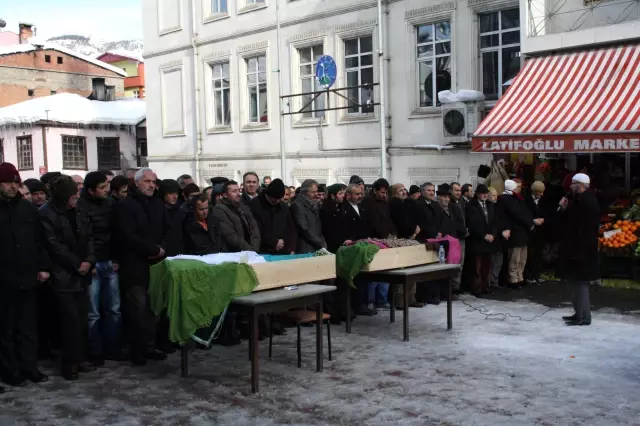 Giresun'da Kazada Ölen 2 Kişiye Son Yolculuk Giresun'da Kazada Ölen 2 Kişiye Son Yolculuk