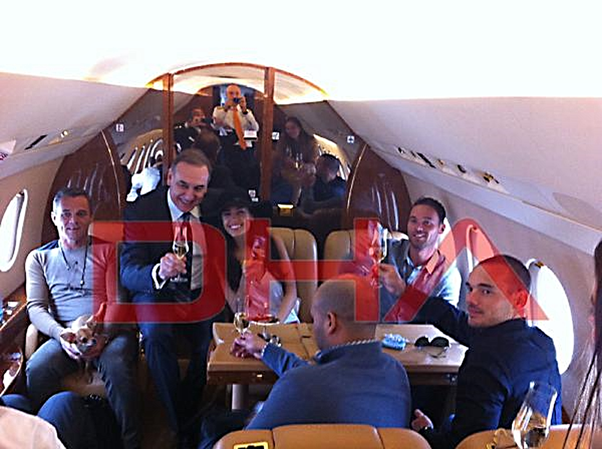 iste-yilin-transferinden-ilk-kare-sneijder-uc-4264881_amp.jpg