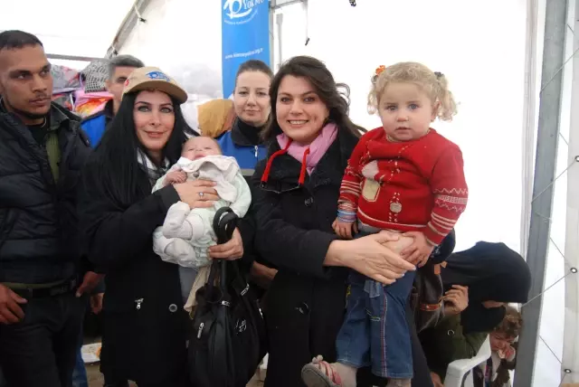 Sanatçılar Suriyelilere Destek Eli Uzattı Sanatçılar Suriyelilere Destek Eli Uzattı