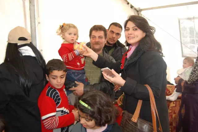 Sanatçılar Suriyelilere Destek Eli Uzattı Sanatçılar Suriyelilere Destek Eli Uzattı