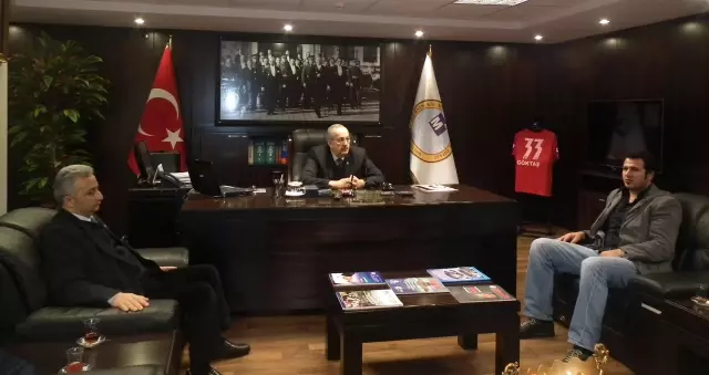 Mersin SMMMO'dan MEÜ Basketbol Takımına Destek Mersin SMMMO'dan MEÜ Basketbol Takımına Destek