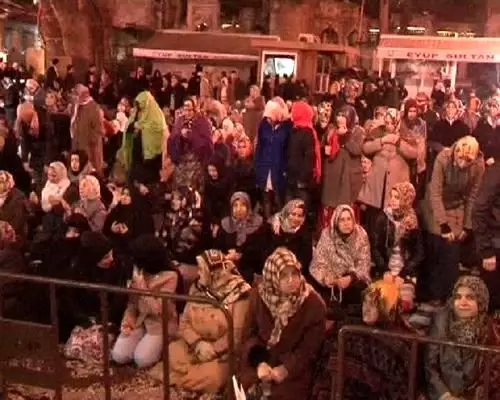 Mevlit Kandili'nde Eyüp Sultan Cami Doldu Taştı Mevlit Kandili'nde Eyüp Sultan Cami Doldu Taştı