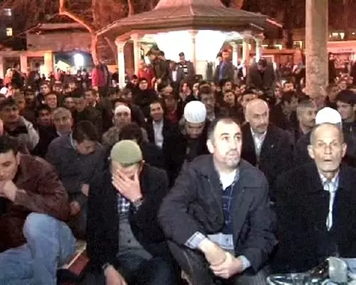 Mevlit Kandili'nde Eyüp Sultan Cami Doldu Taştı Mevlit Kandili'nde Eyüp Sultan Cami Doldu Taştı