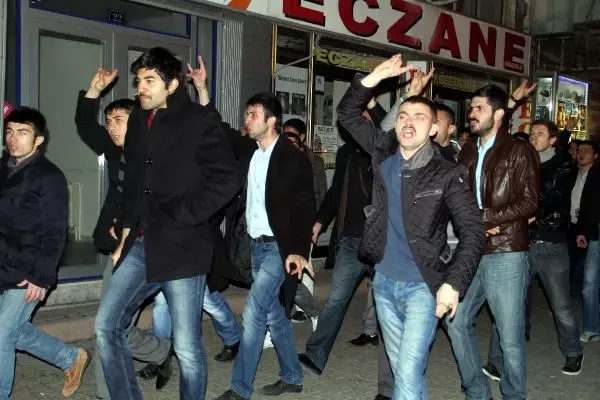 Ülkücüler Kandil Gecesi Şehitler İçin Yürüdü Ülkücüler Kandil Gecesi Şehitler İçin Yürüdü