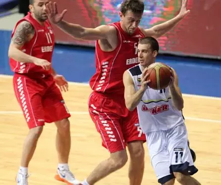 Fenerbahçe Ülker, Erdemir'i 82 - 77 Mağlup Etti Fenerbahçe Ülker, Erdemir'i 82 - 77 Mağlup Etti