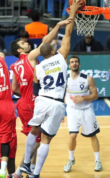 Fenerbahçe Ülker, Erdemir'i 82 - 77 Mağlup Etti Fenerbahçe Ülker, Erdemir'i 82 - 77 Mağlup Etti