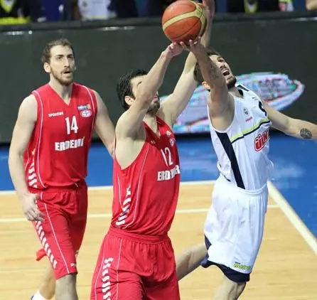 Fenerbahçe Ülker, Erdemir'i 82 - 77 Mağlup Etti Fenerbahçe Ülker, Erdemir'i 82 - 77 Mağlup Etti