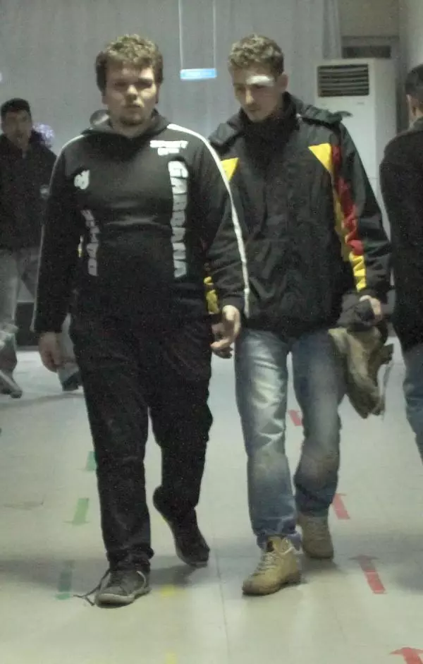 Orhangazi'de Eğlence Dönüşü Kaza: 6 Yaralı Orhangazi'de Eğlence Dönüşü Kaza: 6 Yaralı