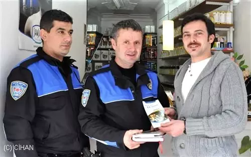Emniyet, İnternetin Zararlarına Dikkat Çekti