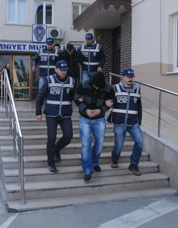 Köpekler Kokusunu Almasın Diye Esrar Paketlerini Ziftle Kaplamışlar Haber