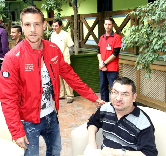 Samsunspor'dan Şişko Nuri'ye Sürpriz Doğum Günü Samsunspor'dan Şişko Nuri'ye Sürpriz Doğum Günü
