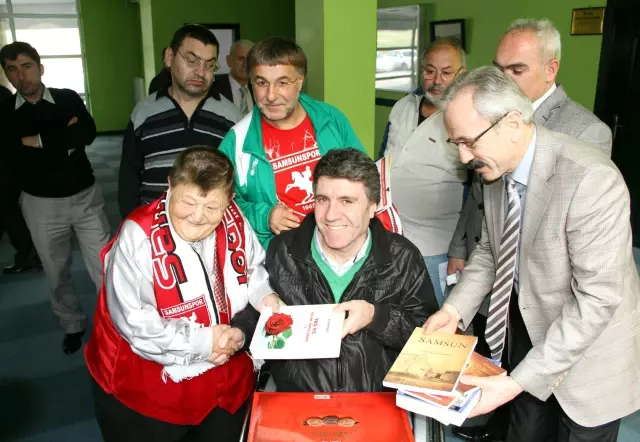 Samsunspor'dan Şişko Nuri'ye Sürpriz Doğum Günü Samsunspor'dan Şişko Nuri'ye Sürpriz Doğum Günü