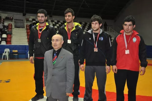 Gençler Grekoromen Güreş Grup Müsabakaları Sona Erdi