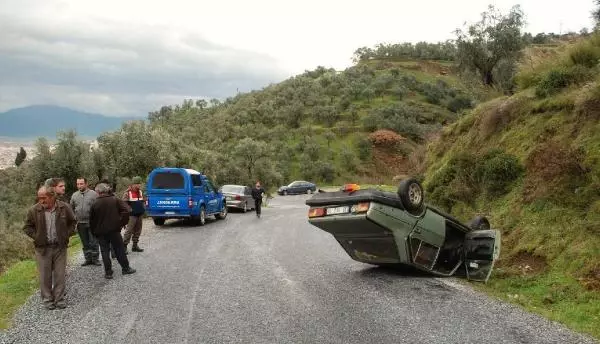 El Freni Boşalan Otomobil Yola Uçtu