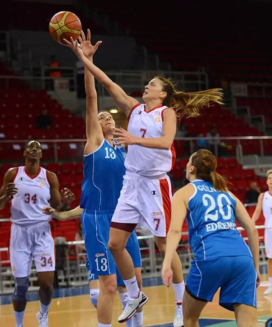Galatasaray, Edremit Belediyesi'ni 88-33 Yendi Galatasaray, Edremit Belediyesi'ni 88-33 Yendi