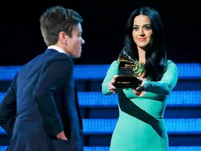 55. Grammy Ödülleri Sahiplerini Buldu 55. Grammy Ödülleri Sahiplerini Buldu