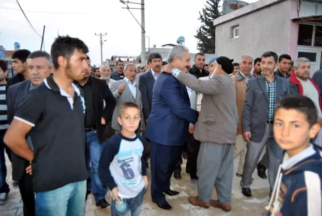 Yol ve Kaldırım Yapan Başkana Çiğ Köfteli Teşekkür