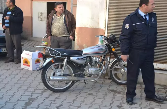Motosiklet Yayaya Çarptı: 1 Yaralı