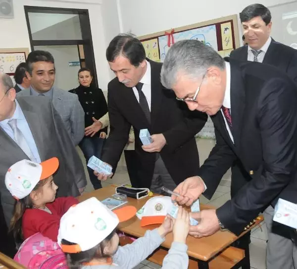 Samsun'da Öğrencilere Süt Dağıtımı Samsun'da Öğrencilere Süt Dağıtımı