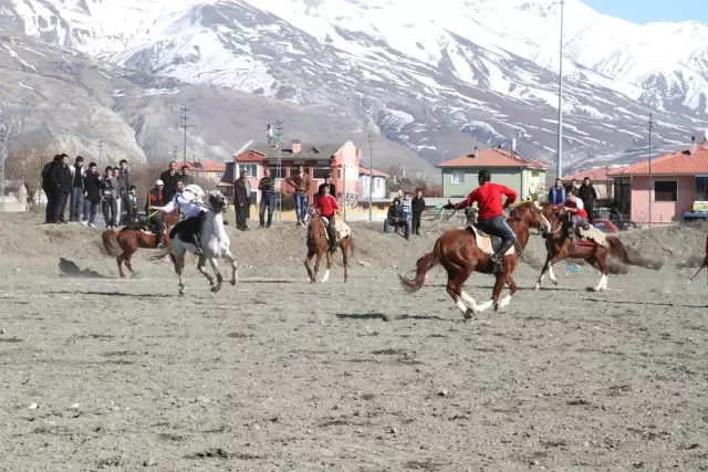 Erzincan'da Kurtuluş Günü Etkinlikleri Sürüyor Erzincan'da Kurtuluş Günü Etkinlikleri Sürüyor
