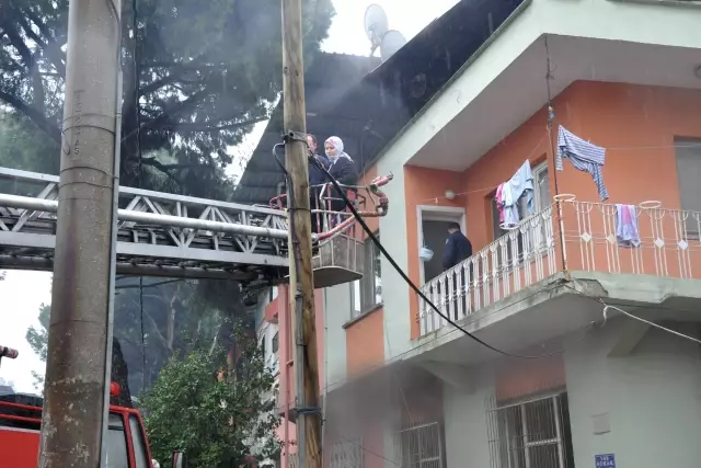 Nazilli'de Korkutan Ev Yangını Nazilli'de Korkutan Ev Yangını