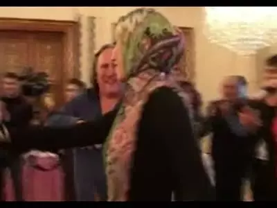 Fransız Aktör Depardieu Çeçen Dansı İçin Grozni'de Fransız Aktör Depardieu Çeçen Dansı İçin Grozni'de