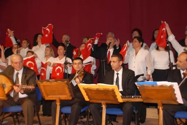 Fethiye'de 9. Yıl Coşkusu Fethiye'de 9. Yıl Coşkusu