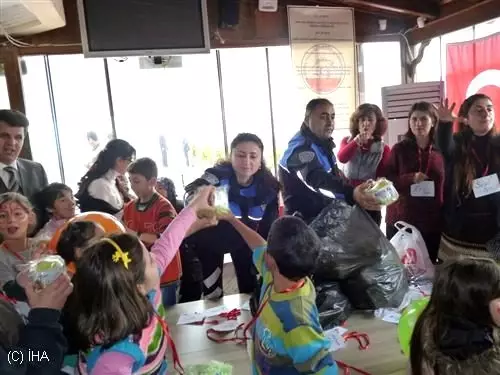 Sevgi Yuvası Çocuklarına Kaymakam'dan Hediye Sevgi Yuvası Çocuklarına Kaymakam'dan Hediye
