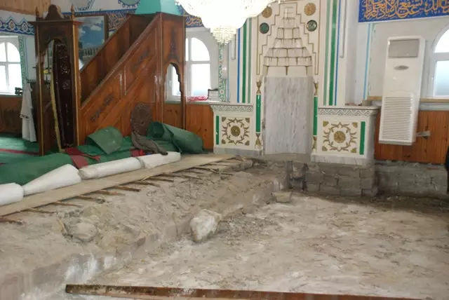 Mollabey Camii'nde Tadilat Çalışmaları Sürüyor
