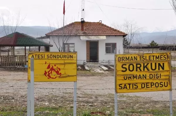 Tüfekle Kovaladı, Depoda Öldürdü