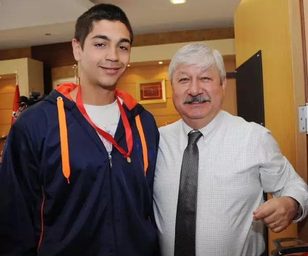 Genç Basketçileri Kutladı