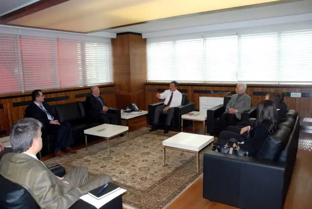 Evi Yanan Aileden, Özhaseki'ye Teşekkür Ziyareti Evi Yanan Aileden, Özhaseki'ye Teşekkür Ziyareti