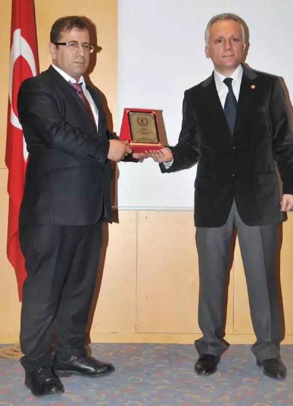Eskişehir Tabip Odası'ndan Gazetecilere Ödül Eskişehir Tabip Odası'ndan Gazetecilere Ödül