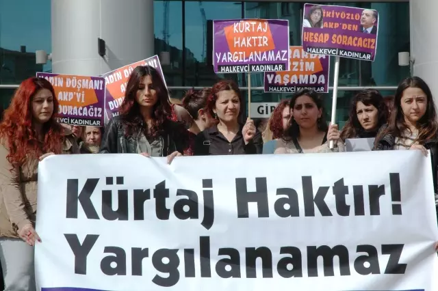 Kürtaj Yasağı ve Kadın Cinayetlerini Protesto Kürtaj Yasağı ve Kadın Cinayetlerini Protesto