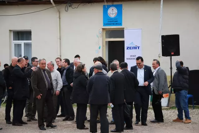 Sındırgı'da Maden Şirketinden Halkı Bilgilendirme Toplantısı Sındırgı'da Maden Şirketinden Halkı Bilgilendirme Toplantısı