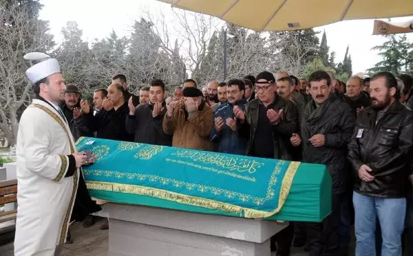 Oyuncu Dinçer Çekmez Toprağa Verildi