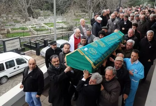 Oyuncu Dinçer Çekmez Toprağa Verildi