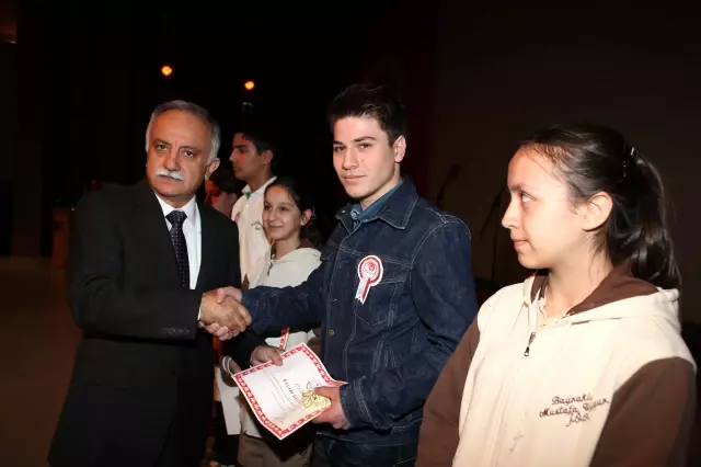 Bayraklılar Çanakkale Şehitlerini Andı Bayraklılar Çanakkale Şehitlerini Andı