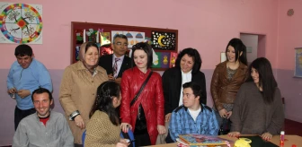 AK Parti'den Down Sendromlu Çocuklara Ziyaret
