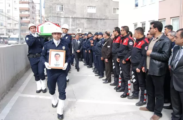 Kalp Krizi Geçiren Polis İçin Tören