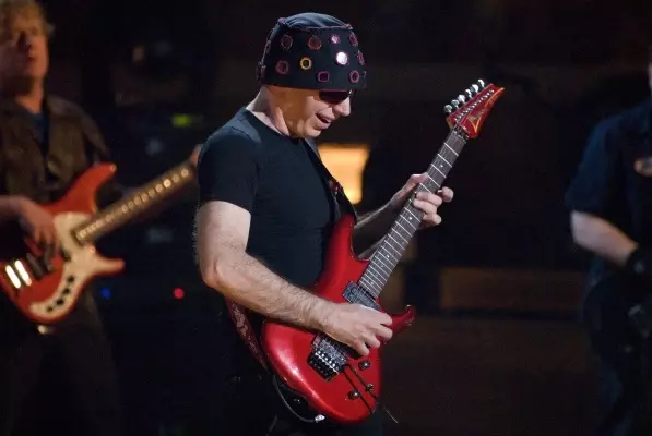 Joe Satriani KüçükÇiftlik Park'a Geliyor Joe Satriani KüçükÇiftlik Park'a Geliyor