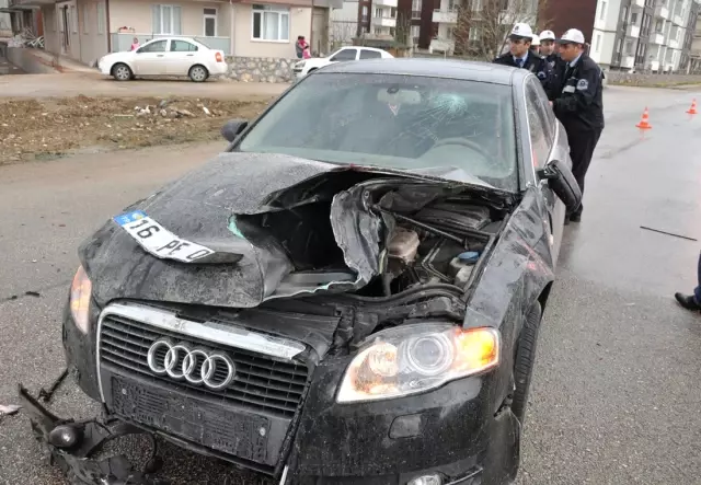 Otomobil Surucu Kursu Aracina Carpti 2 Yarali Bursa