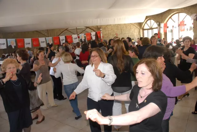CHP'nin Bahar Çayına Yoğun İlgi CHP'nin Bahar Çayına Yoğun İlgi