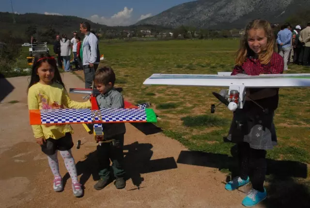 Fethiye'de Gökyüzü Model Uçaklarla Şenlendi Fethiye'de Gökyüzü Model Uçaklarla Şenlendi