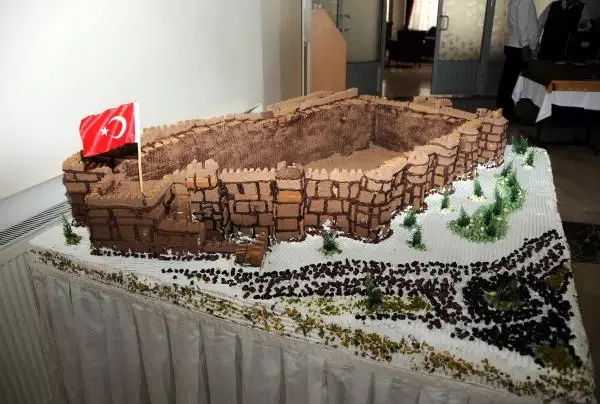 Tarihi Kayseri Kalesi Pasta Oldu Haberler