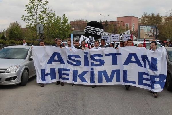 İbni Sina Hastanesi'ndeki Hekimler Hasta Yakını Tarafından Silahla